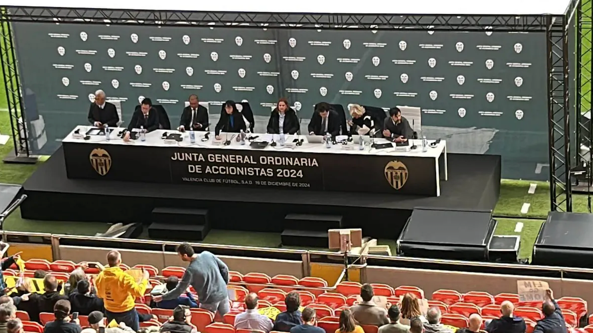Junta General de Accionistas del Valencia CF en 2024 con disturbios