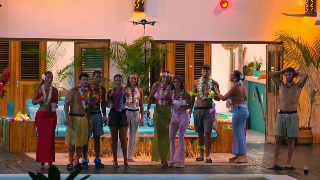 La reacción de los chicos al recibir un objeto de sus novias en dron