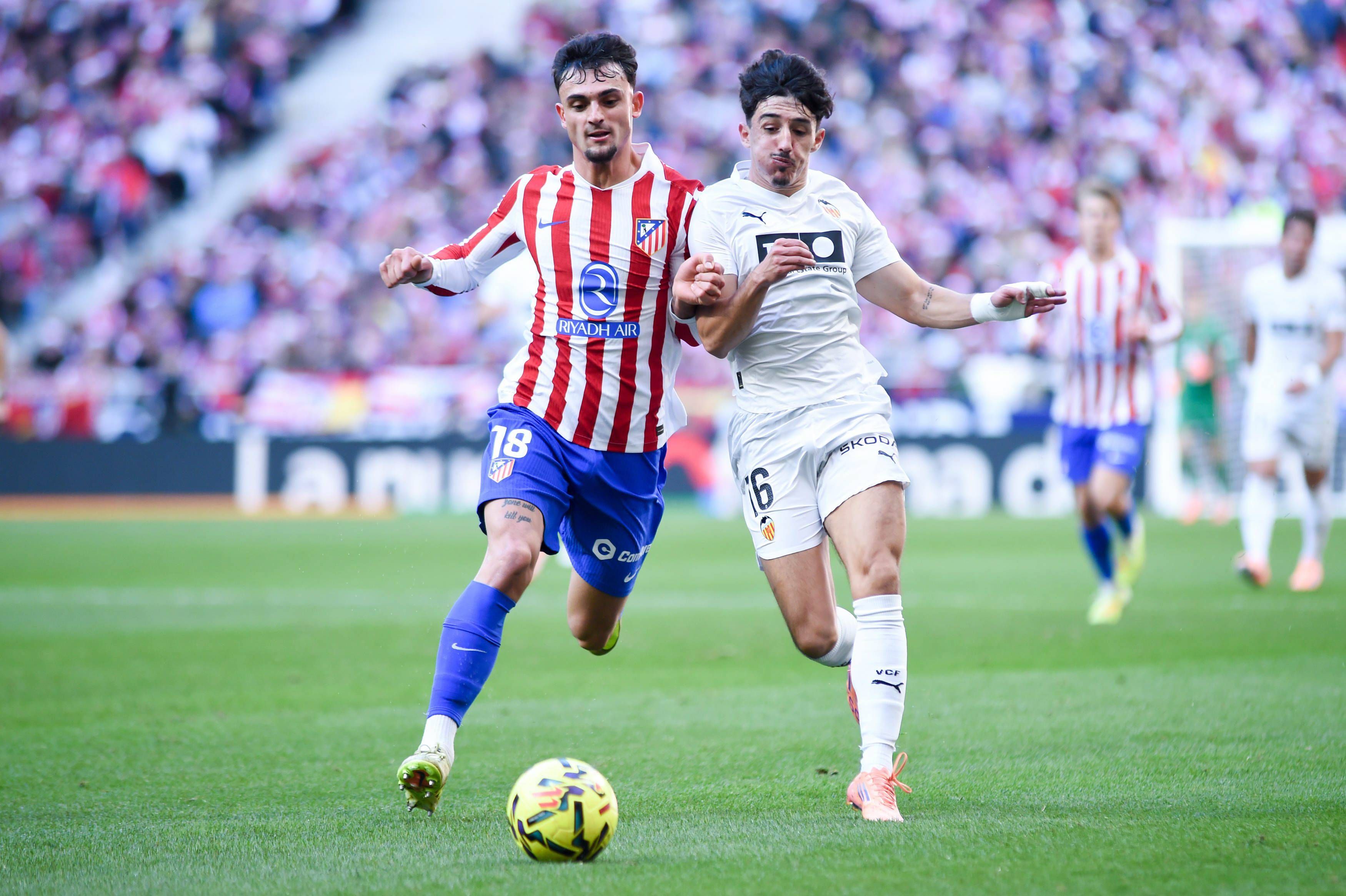 Marc Pubill y Diego López durante el Atlético de Madrid - Valencia