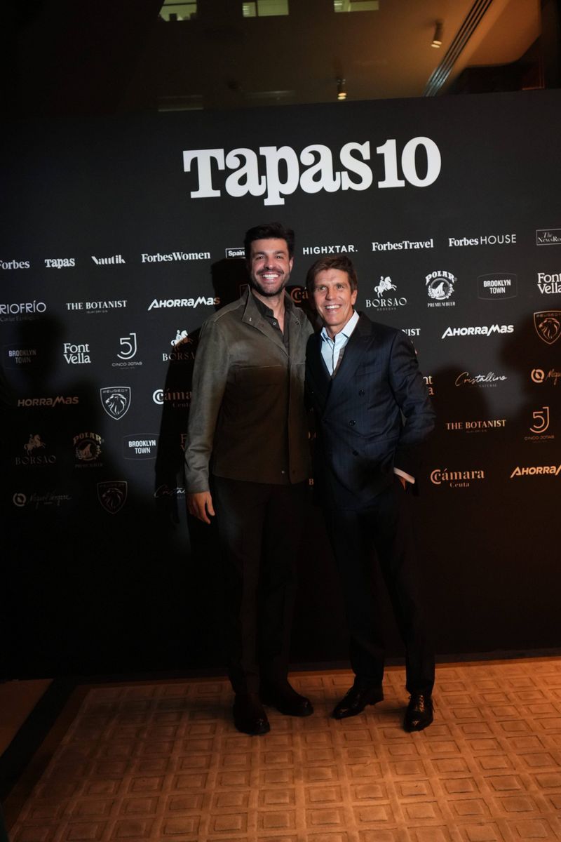 Miguel Torres y Manuel Díaz 'El Cordobés', en la alfombra roja del décimo aniversario de Tapas Magazine