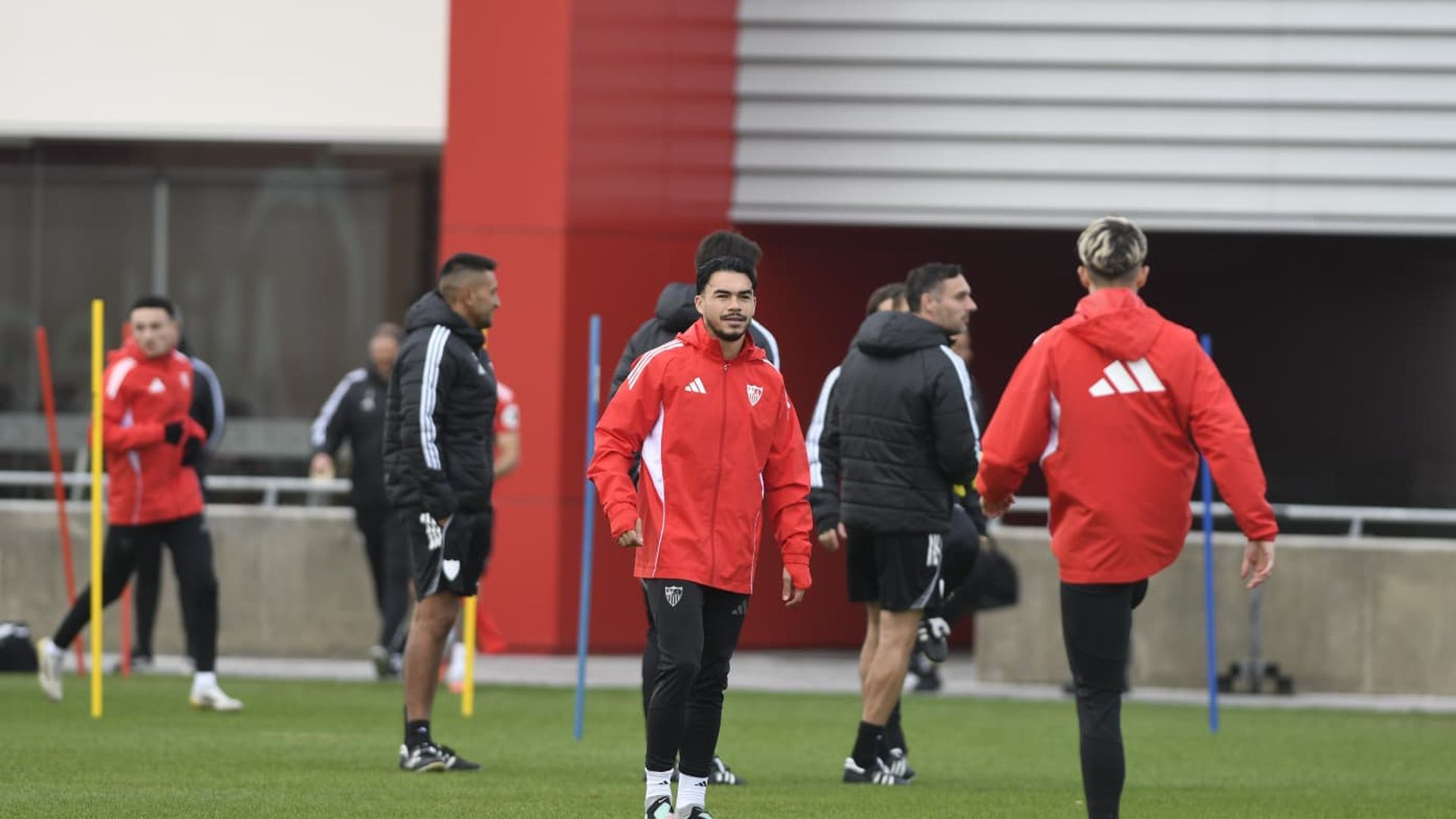 Suazo, en el entrenamiento del Sevilla de este martes Suazo, en el entrenamiento del Sevilla de este martes