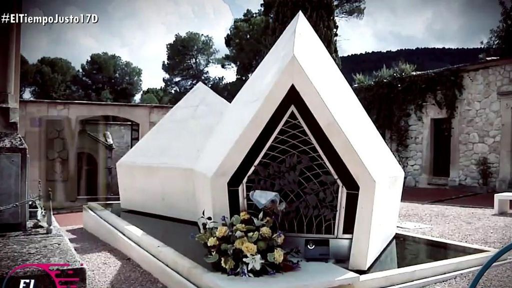 Indignación en la familia de Camilo Sesto por la grabación de una película porno en la tumba donde descansa: "Van a pedir explicaciones"