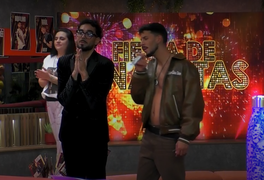 Aquilino canta coritos