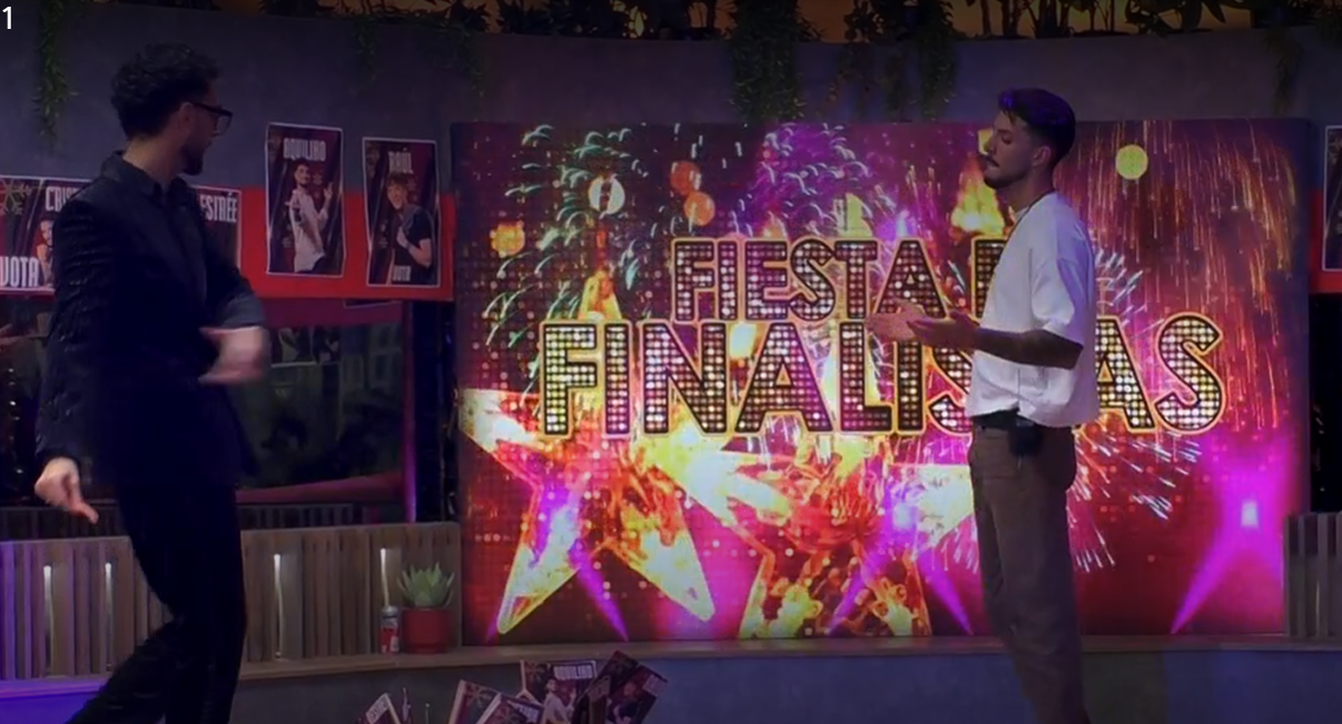 Aquilino y Cristian bailan en la última fiesta