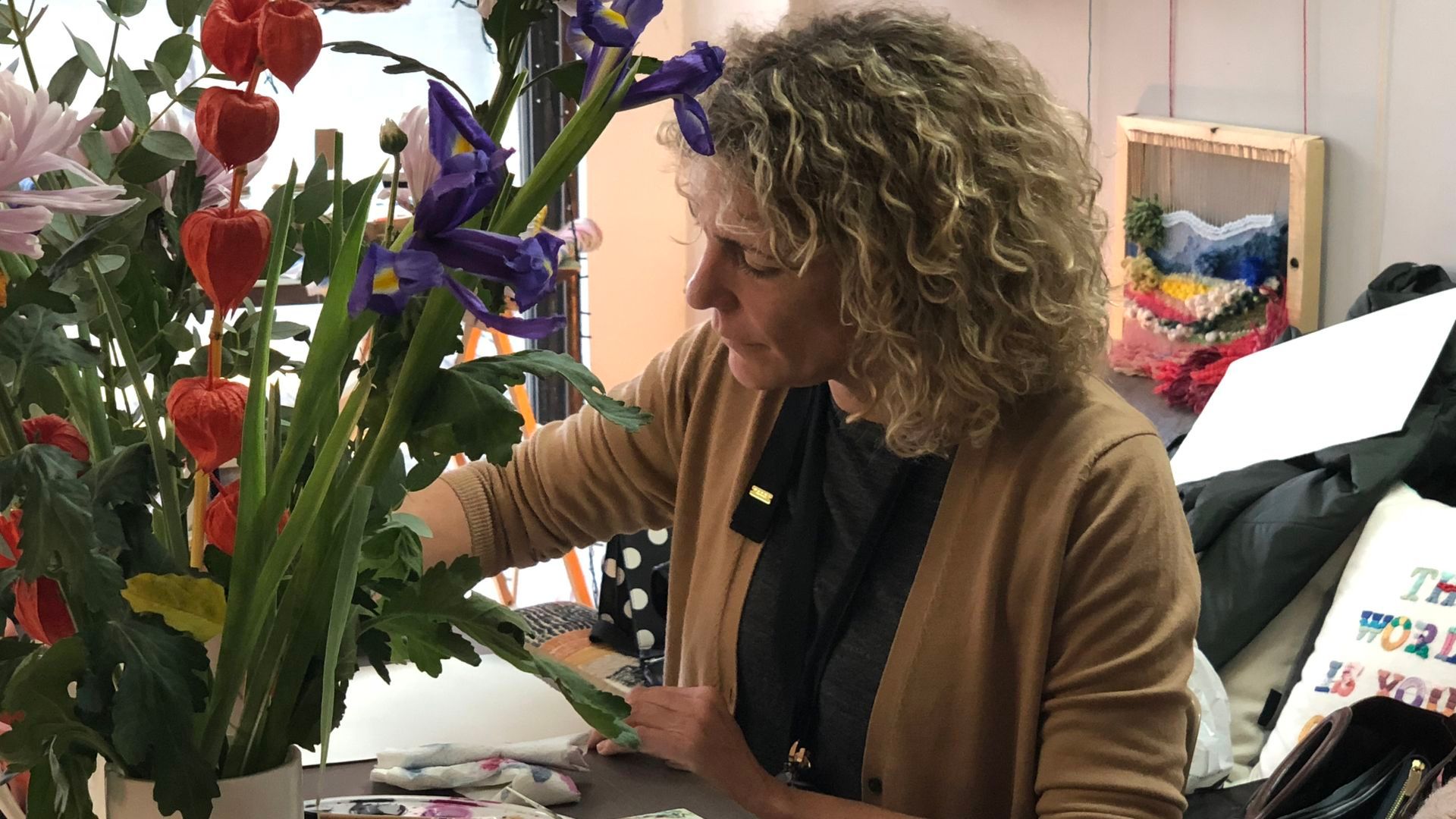 Casilda Cavero, trabajando en su estudio.