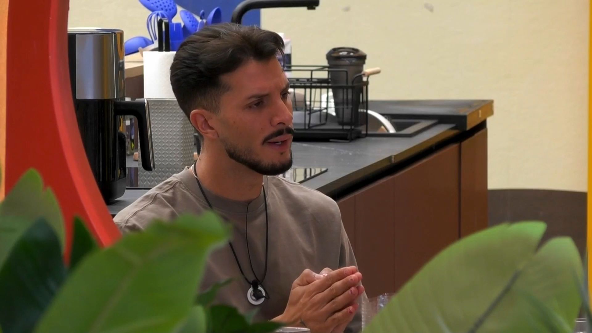 Cristian confirma a Rocío que no será su amigo