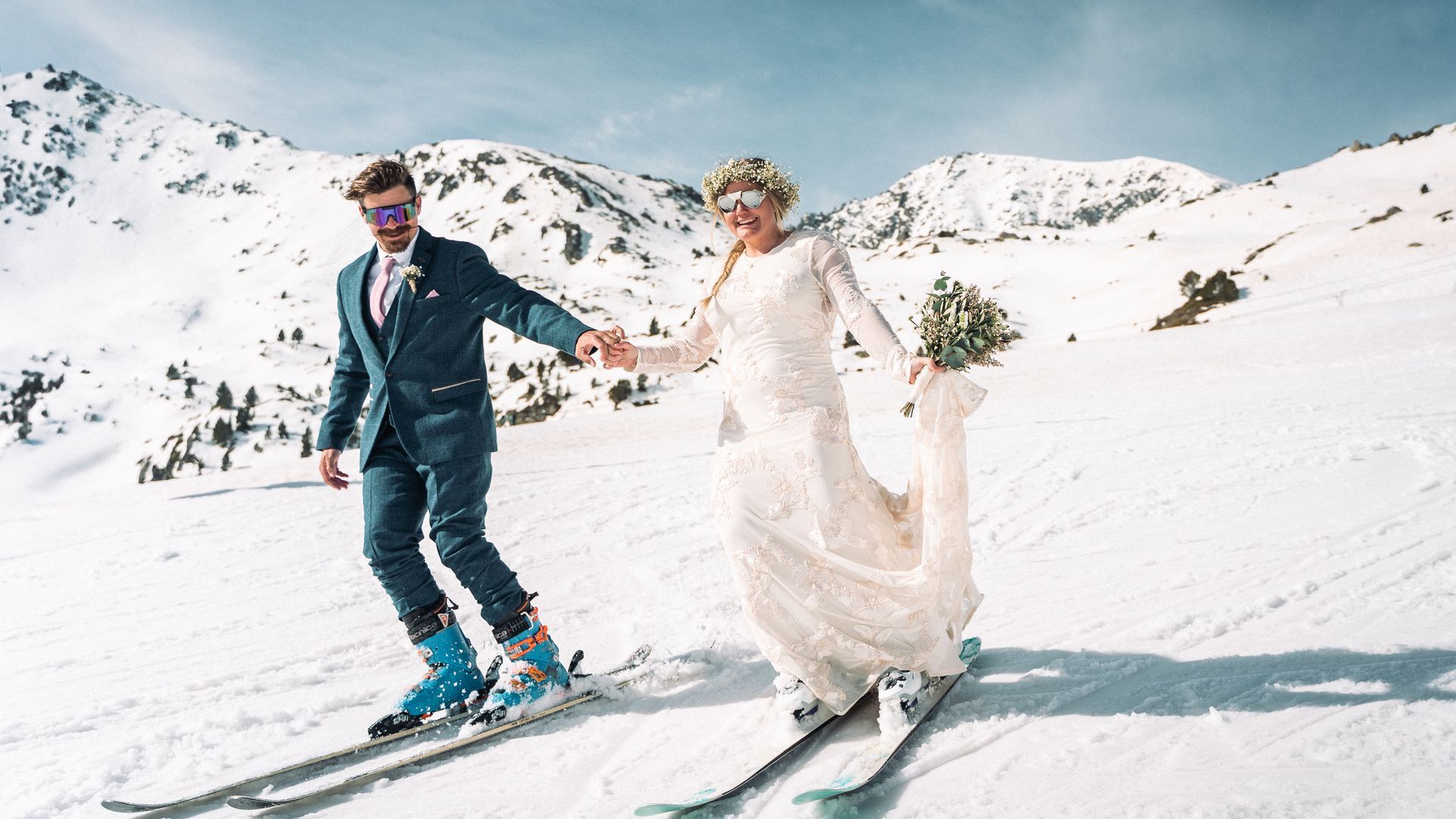 Del 'sí, quiero' a esquiar: las 'emociones de blanco' tras casarse en la nieve Del 'sí, quiero' a esquiar: las 'emociones de blanco' tras casarse en la nieve