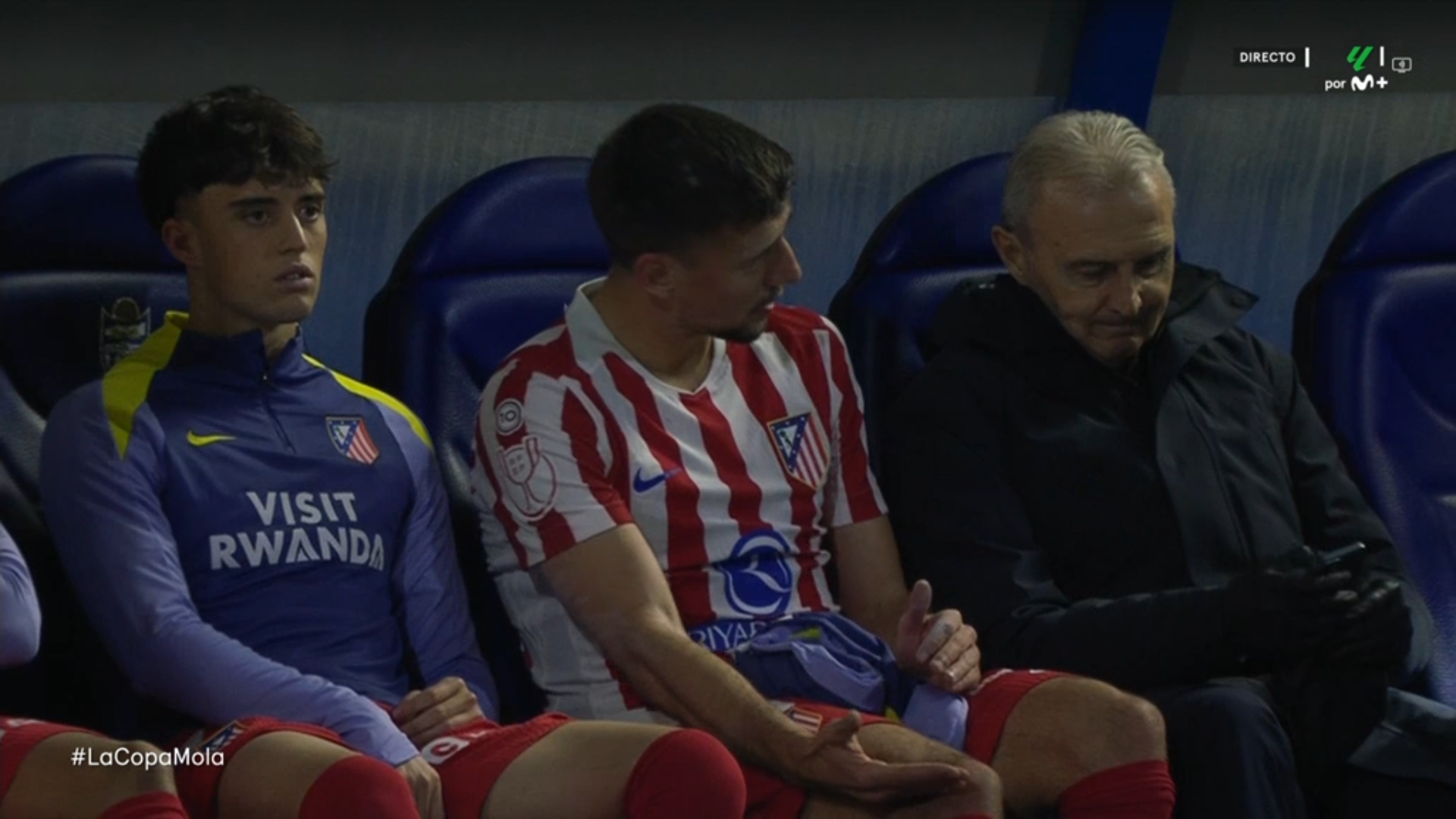 Lenglet, en el banquillo tras ser sustituido