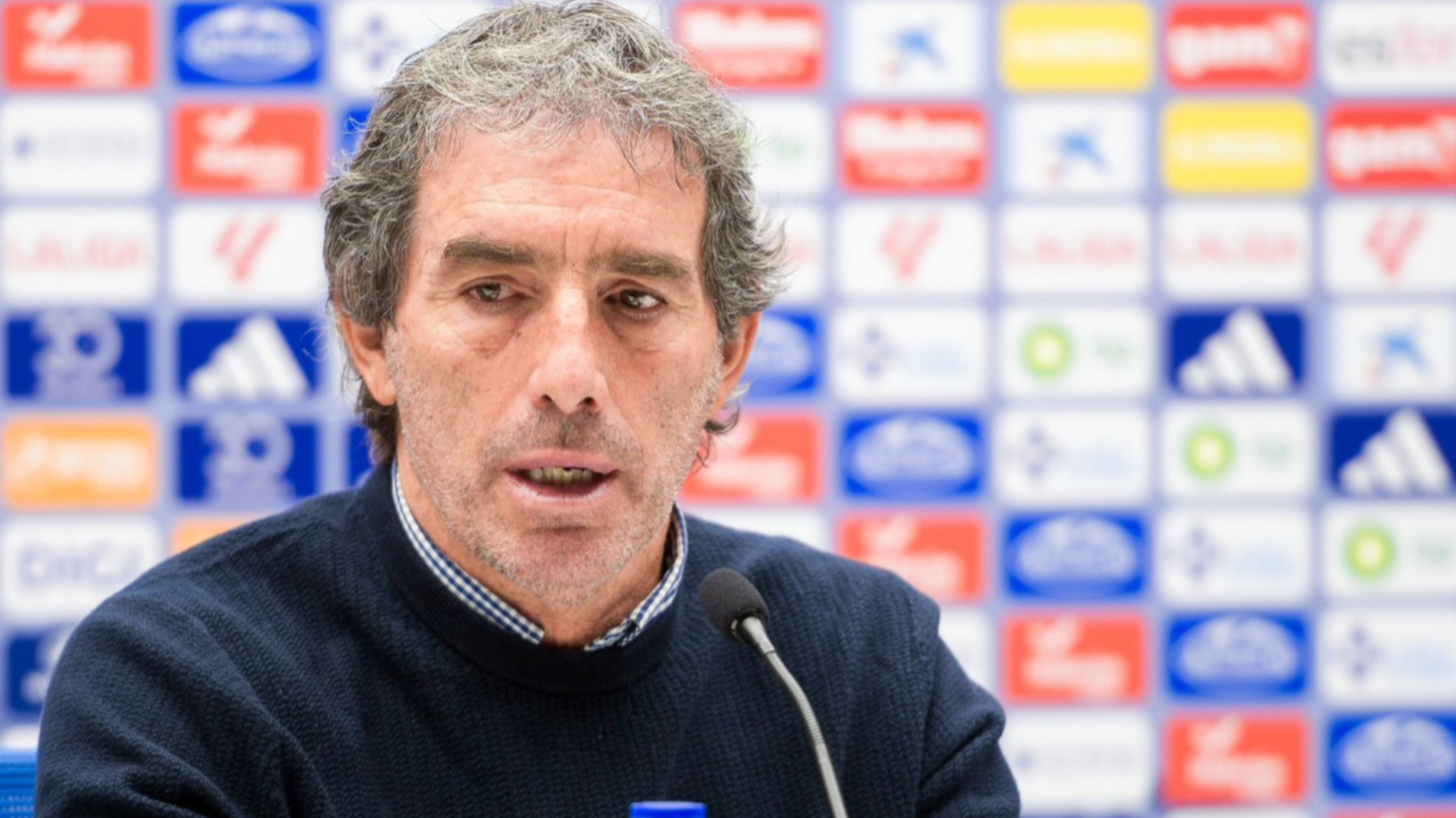 Guillermo Almada en sala de prensa