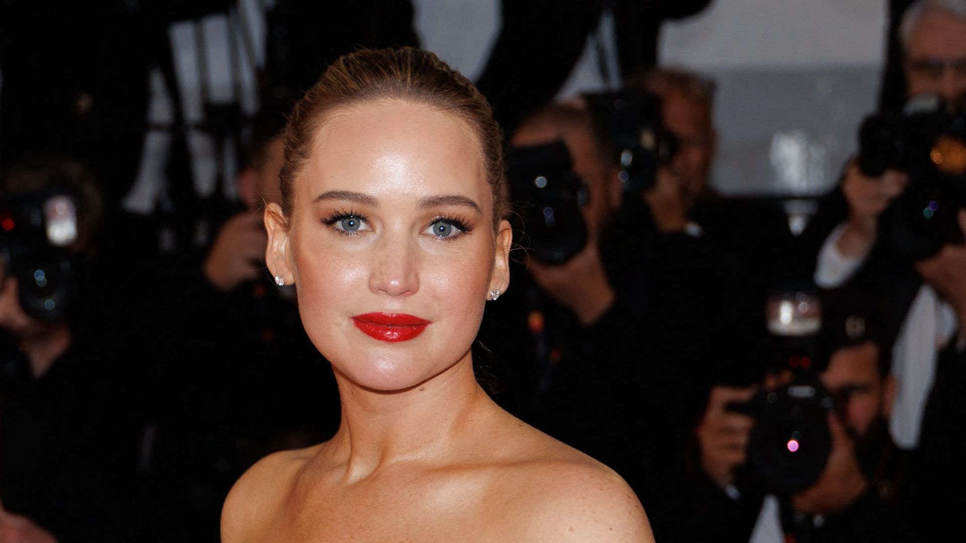Jennifer Lawrence con unos favorecedores labios rojos en Cannes