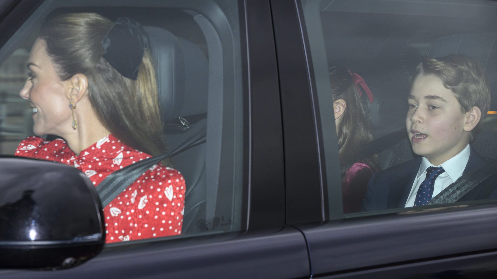 Kate Middleton, con semirrecogido con lazo