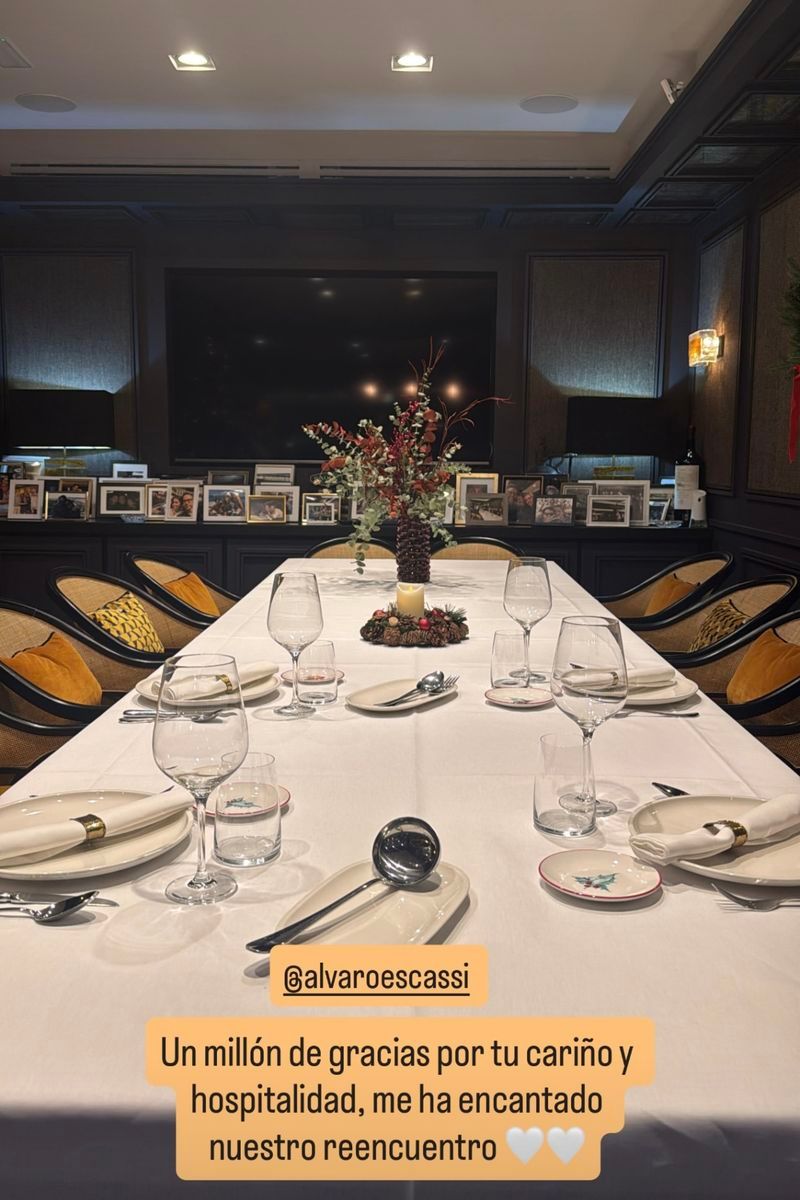 La mesa que el exconcursante de 'Supervivientes' ha dispuesto para agasajar a sus amigos