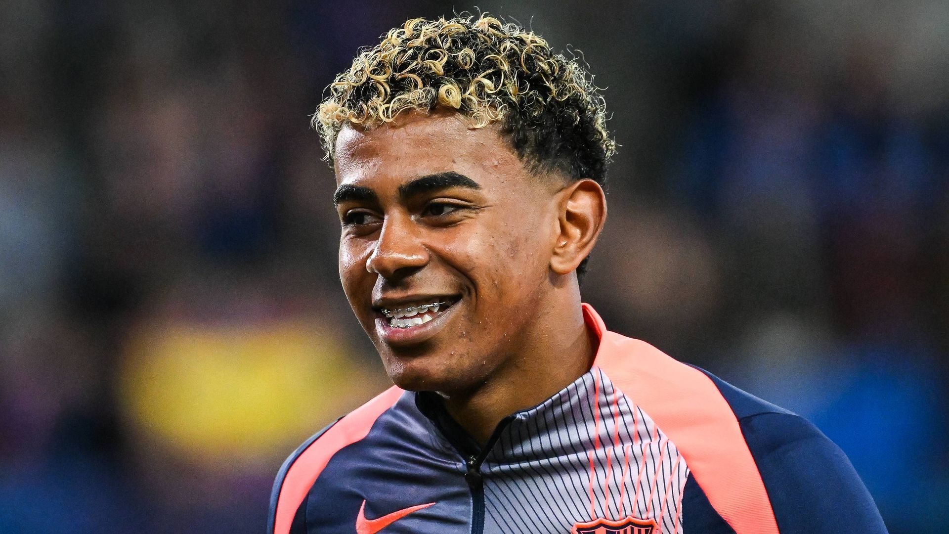 Lamine Yamal en un partido de Champions League