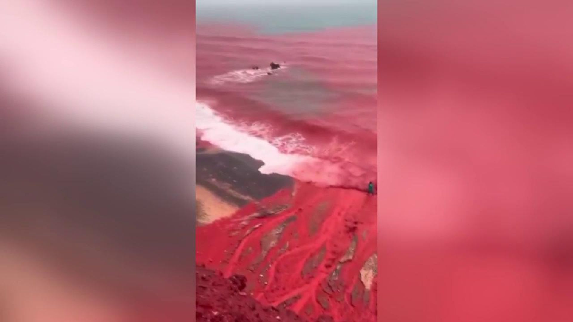 Las imágenes de las lluvias de sangre en la isla de Ormuz Las imágenes de las lluvias de sangre en la isla de Ormuz