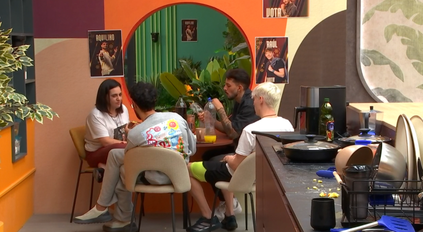 Los cuatro finalistas cenando