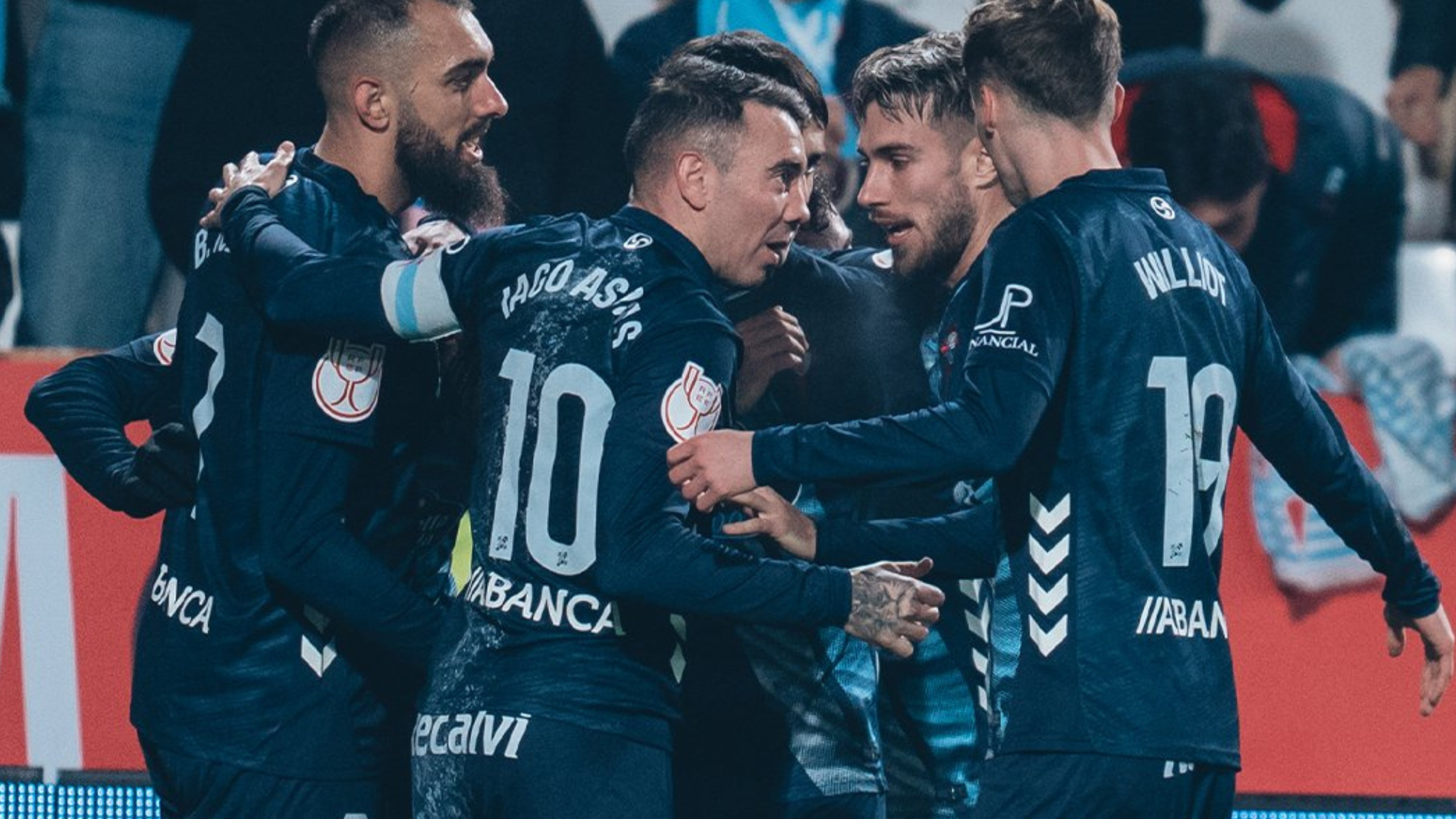 Los jugadores celebran un gol Los jugadores celebran un gol