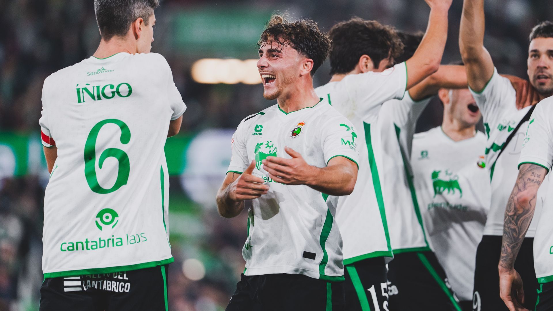 Los jugadores santanderinos celebran el pase copero Los jugadores santanderinos celebran el pase copero