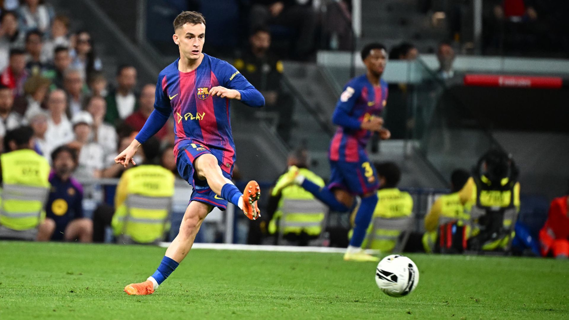 Marc Casadó, durante un partido con el Barcelona