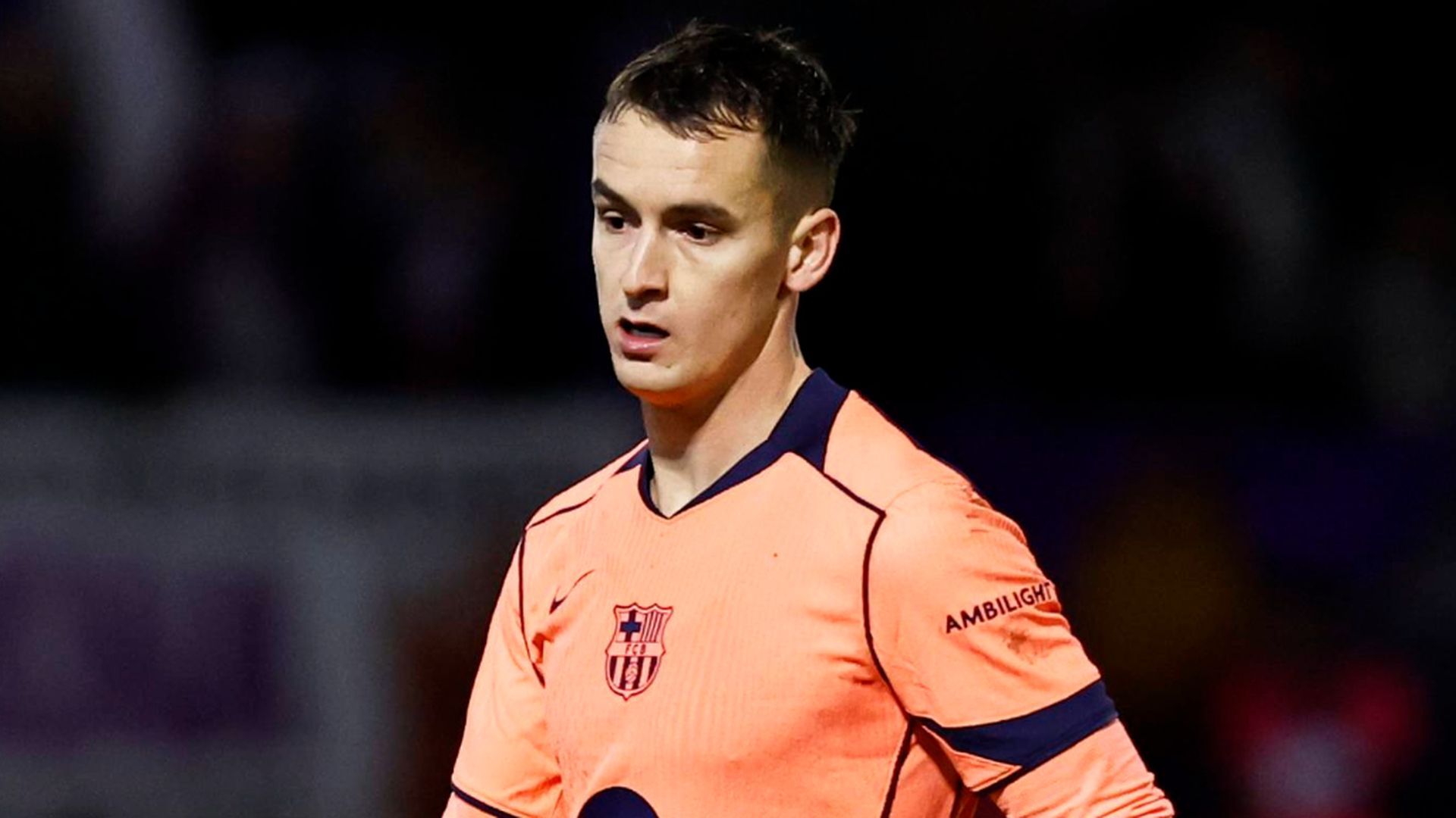 Marc Casadó ha vuelto a situarse en el carril diestro del Barcelona Marc Casadó ha vuelto a situarse en el carril diestro del Barcelona