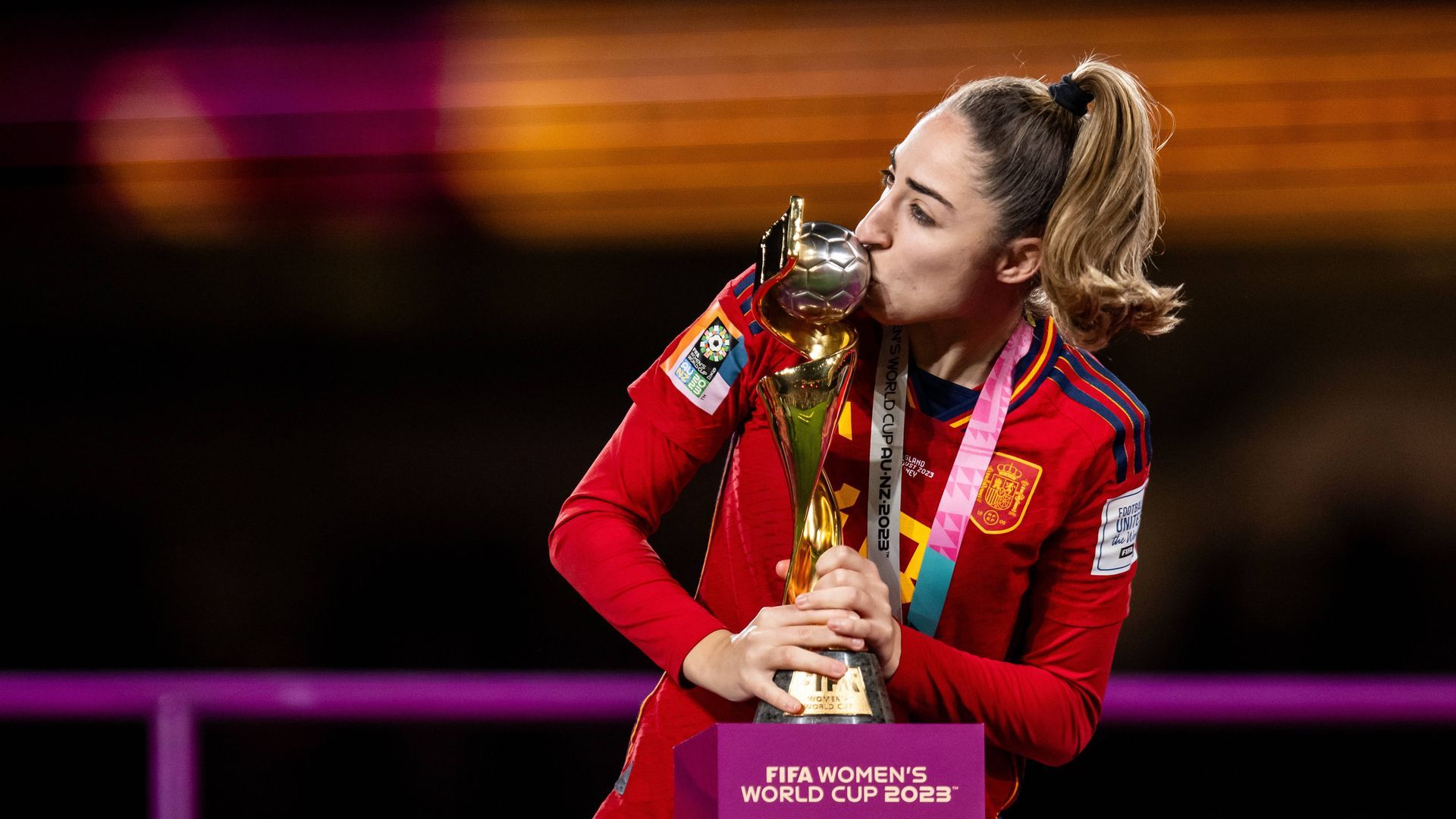 Olga Carmona celebrando el Mundial de 2023