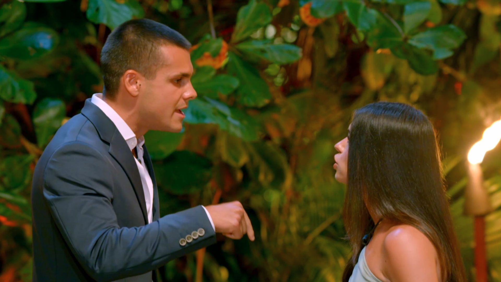 Los duros reproches de Rodri y Helena cuando se reencuentran en la hoguera