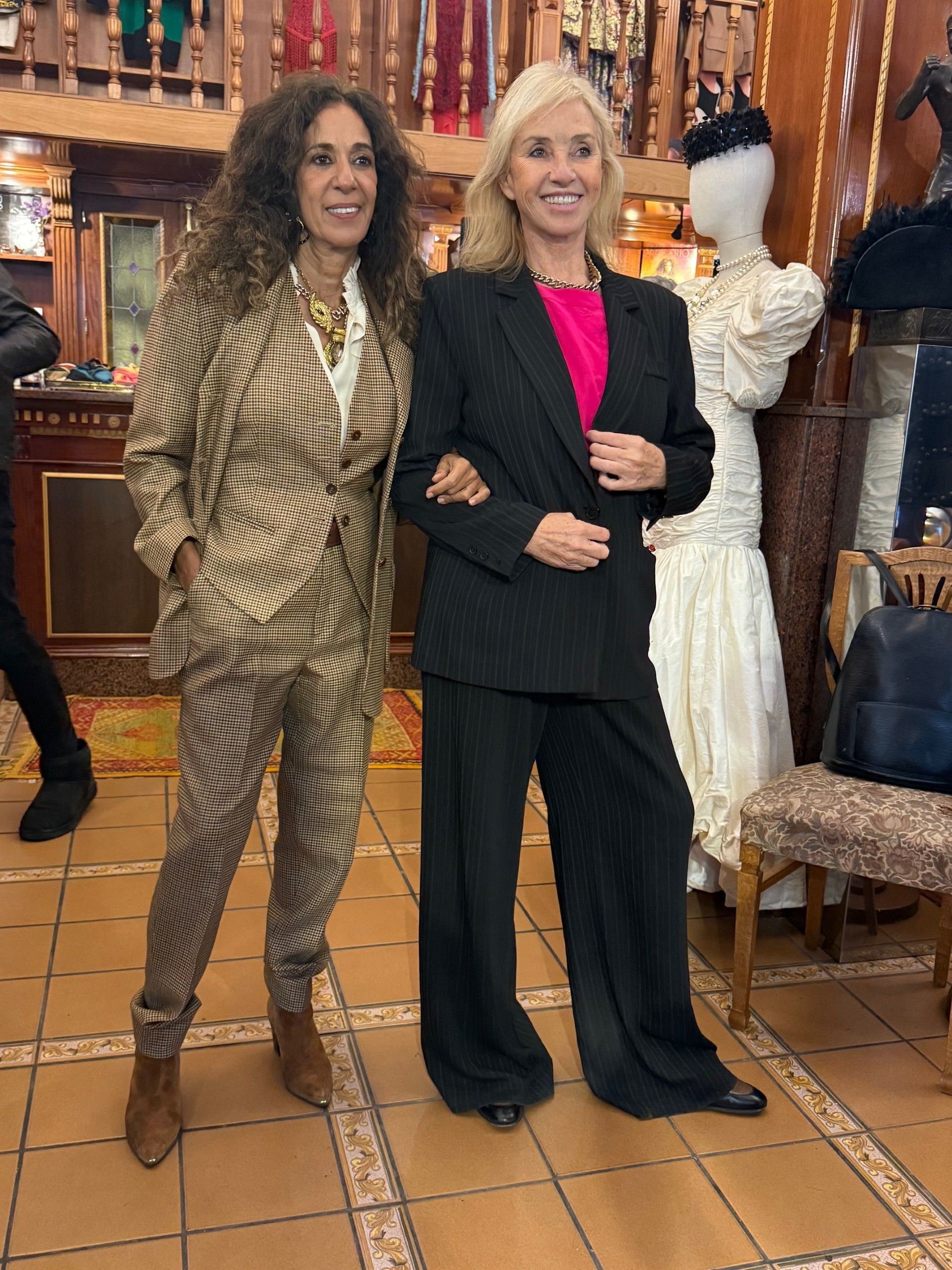 Rosario Flores y Mariola Orellana