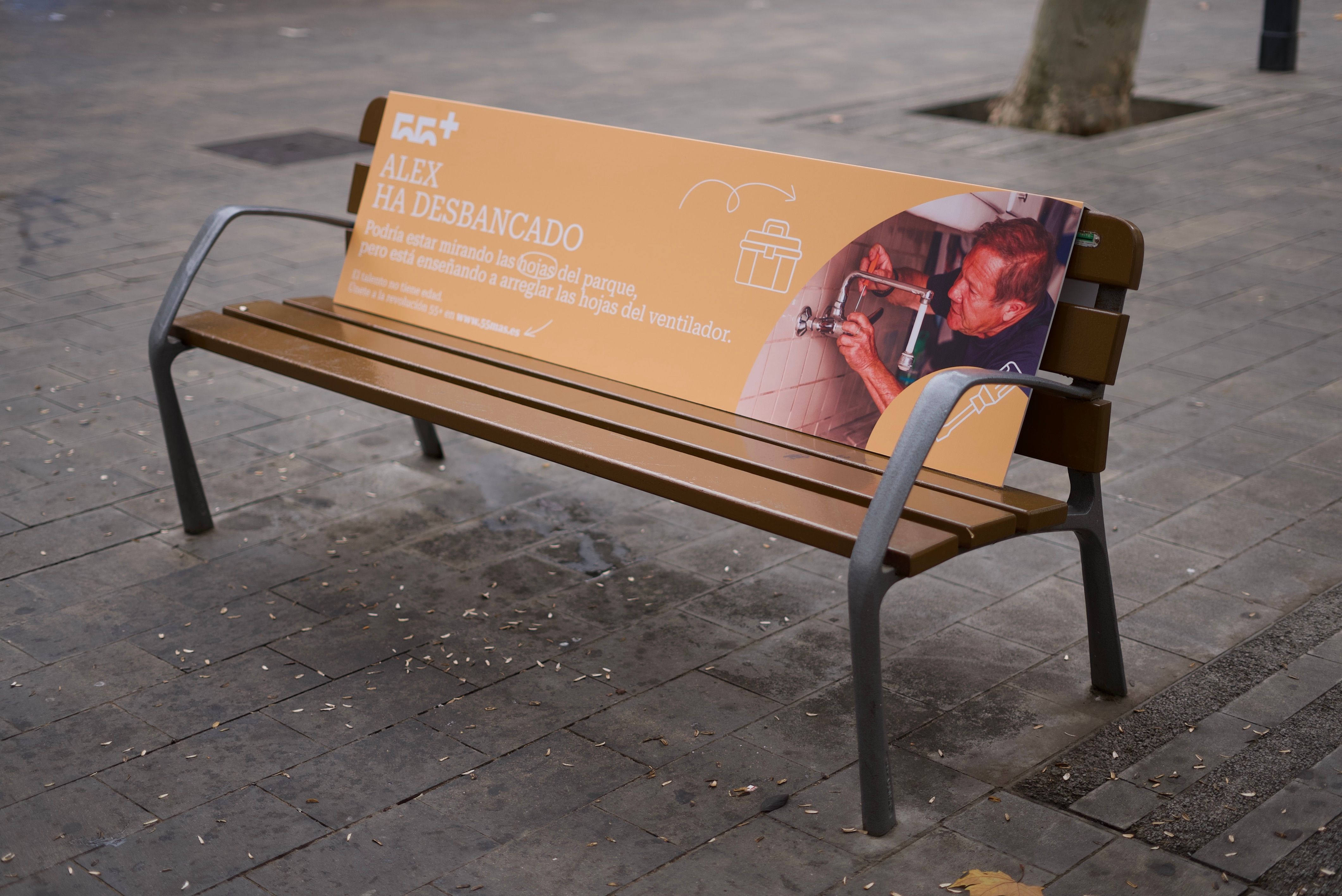 Uno de los bancos de la campaña de 55+