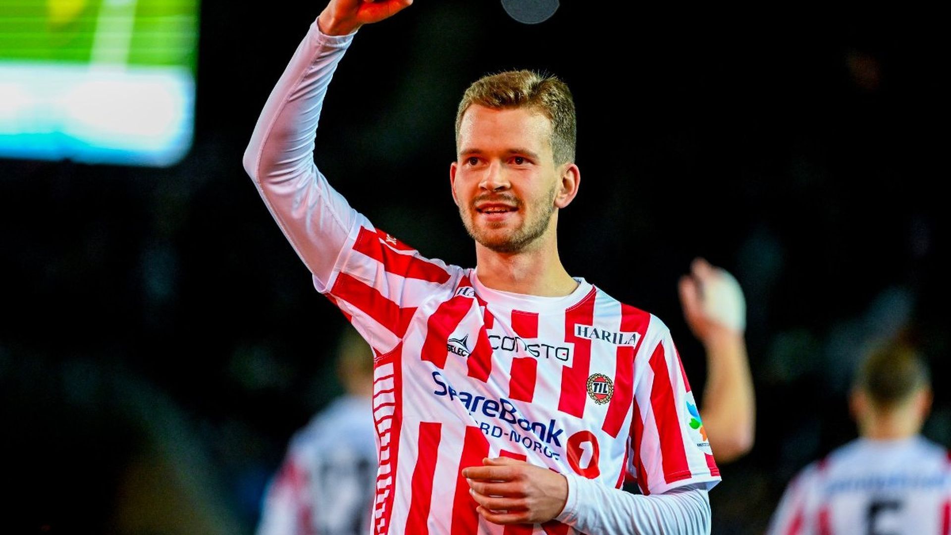 Vegard Erlien celebra un gol en la Liga Noruega