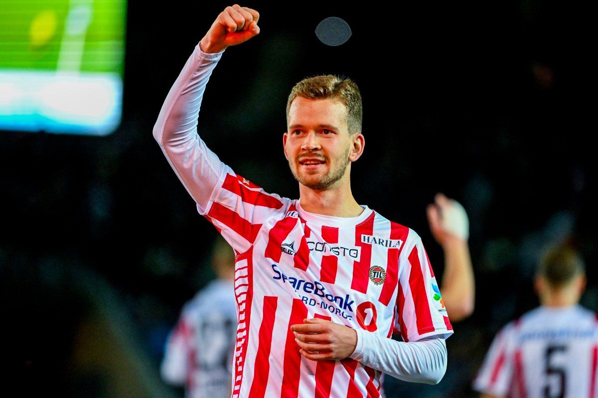 Vegard Erlien celebra un gol en Noruega.