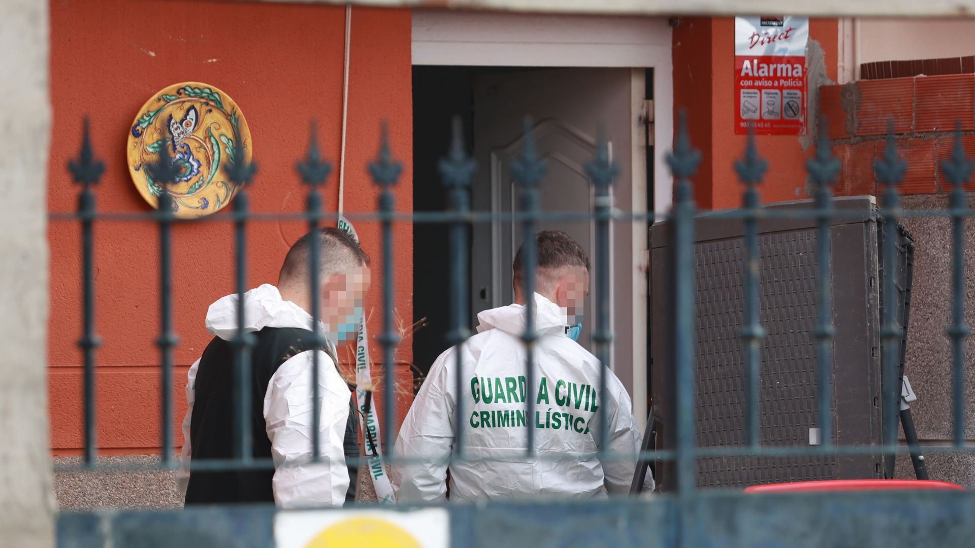 Agentes de Criminalística de la Guardia Civil en La Algaba, Sevilla