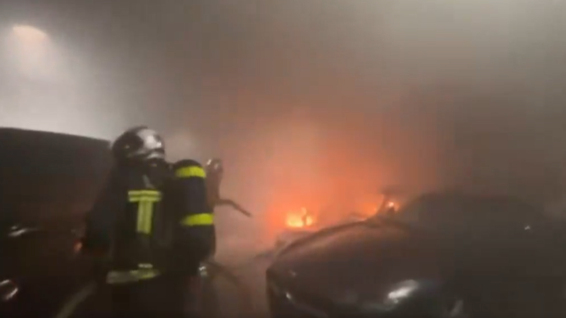 Arde un coche de alta gama en San Sebastián de los Reyes Arde un coche de alta gama en San Sebastián de los Reyes