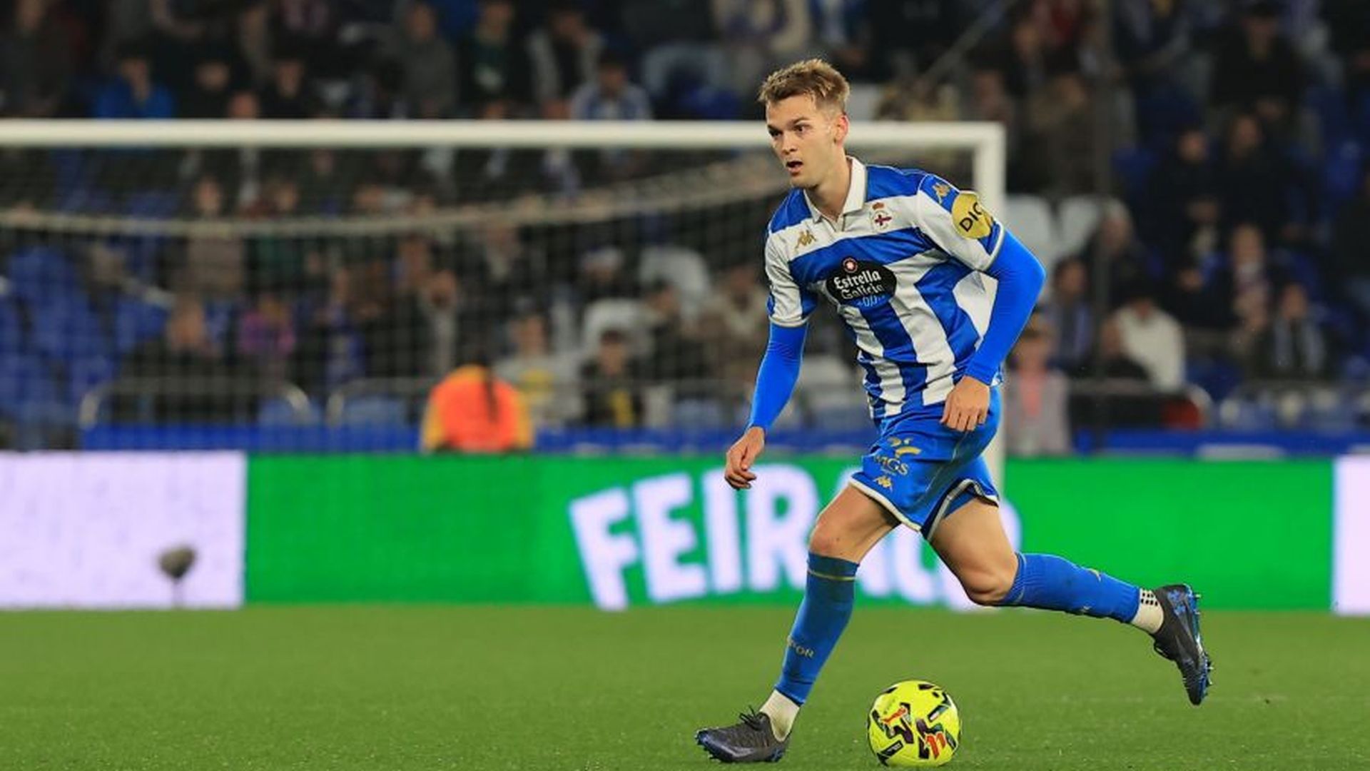 Arnau Comas, durante un partido con el Dépor. Arnau Comas, durante un partido con el Dépor.