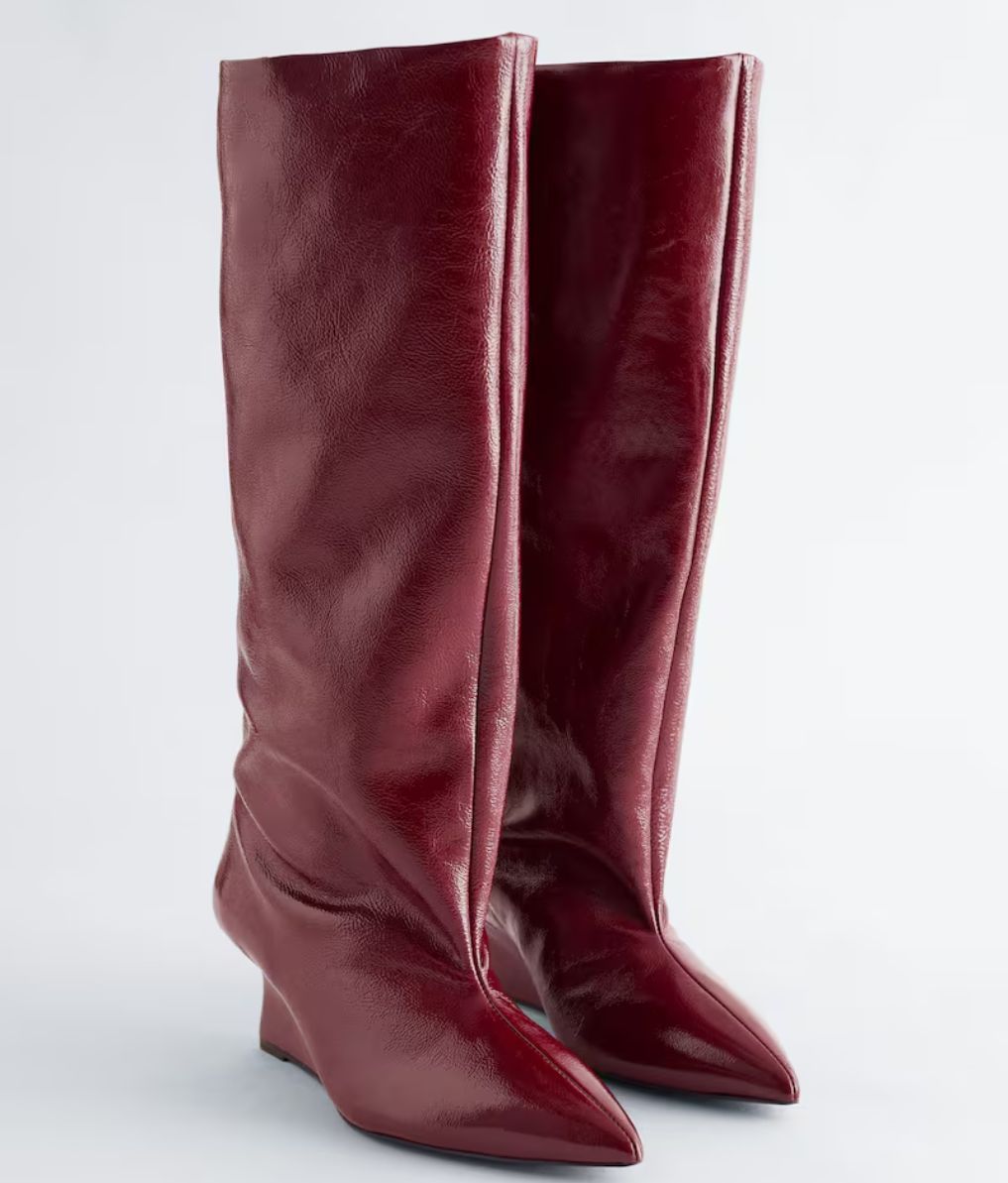 Bota alta con cuña – & Other Stories