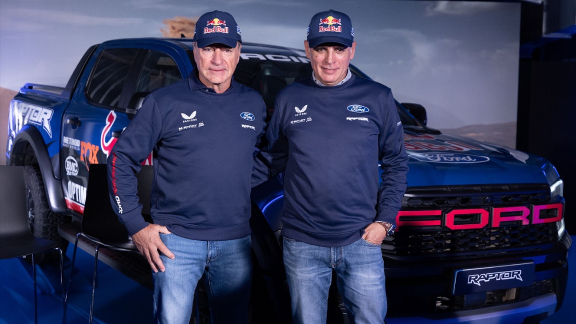 Carlos Sainz y Lucas Cruz, en la presentación del Ford para el Dakar
