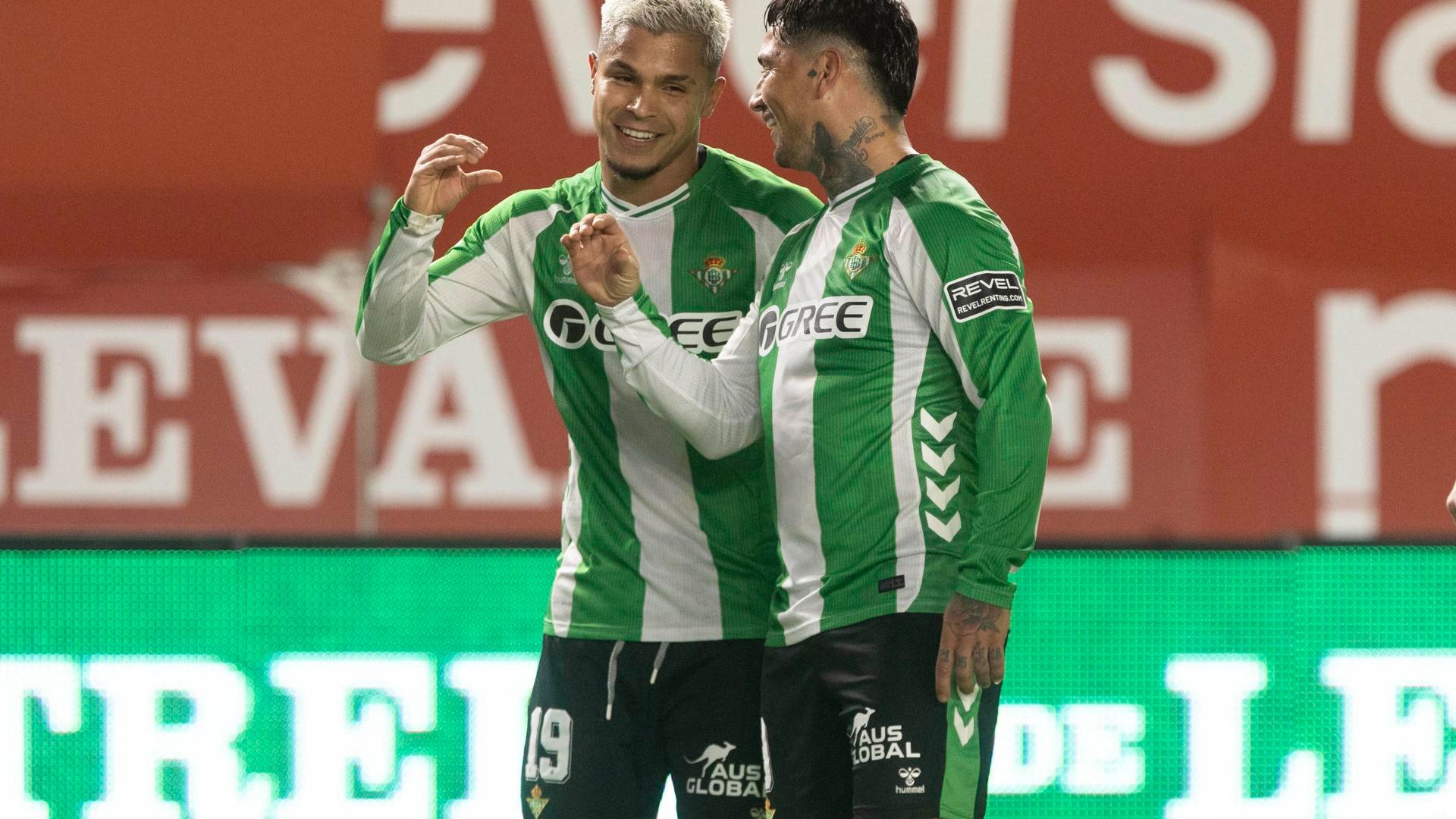 Cucho y Chimy Ávila celebran un gol al Murcia Cucho y Chimy Ávila celebran un gol al Murcia