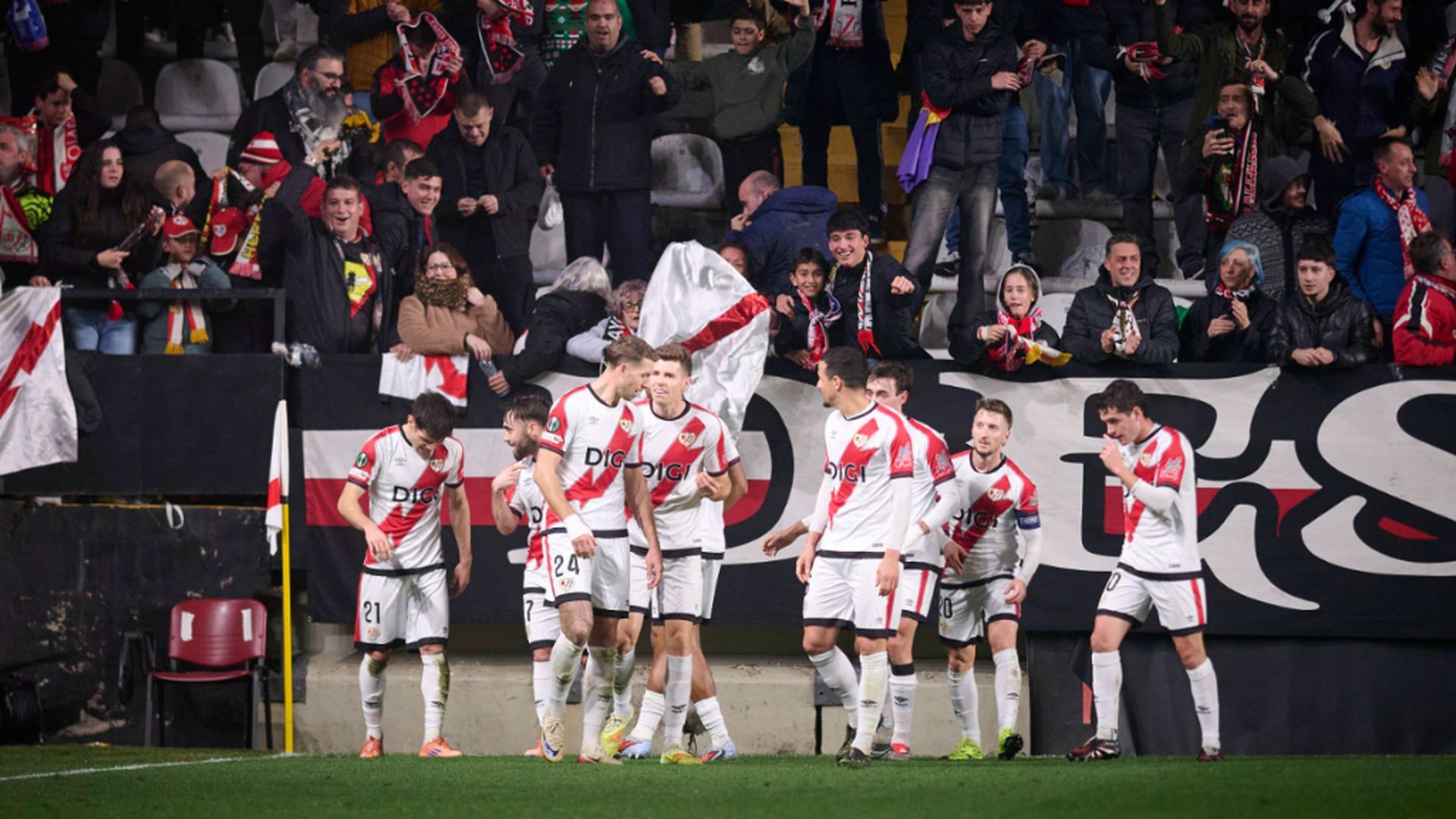 El Rayo Vallecano ha certificado su pase en Vallecas El Rayo Vallecano ha certificado su pase en Vallecas