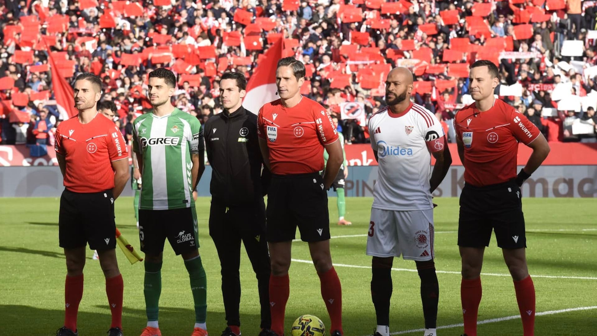 ELGRANDERBI Sevilla FC Real Betis: Marcao, Bartra y cuarteto arbitral