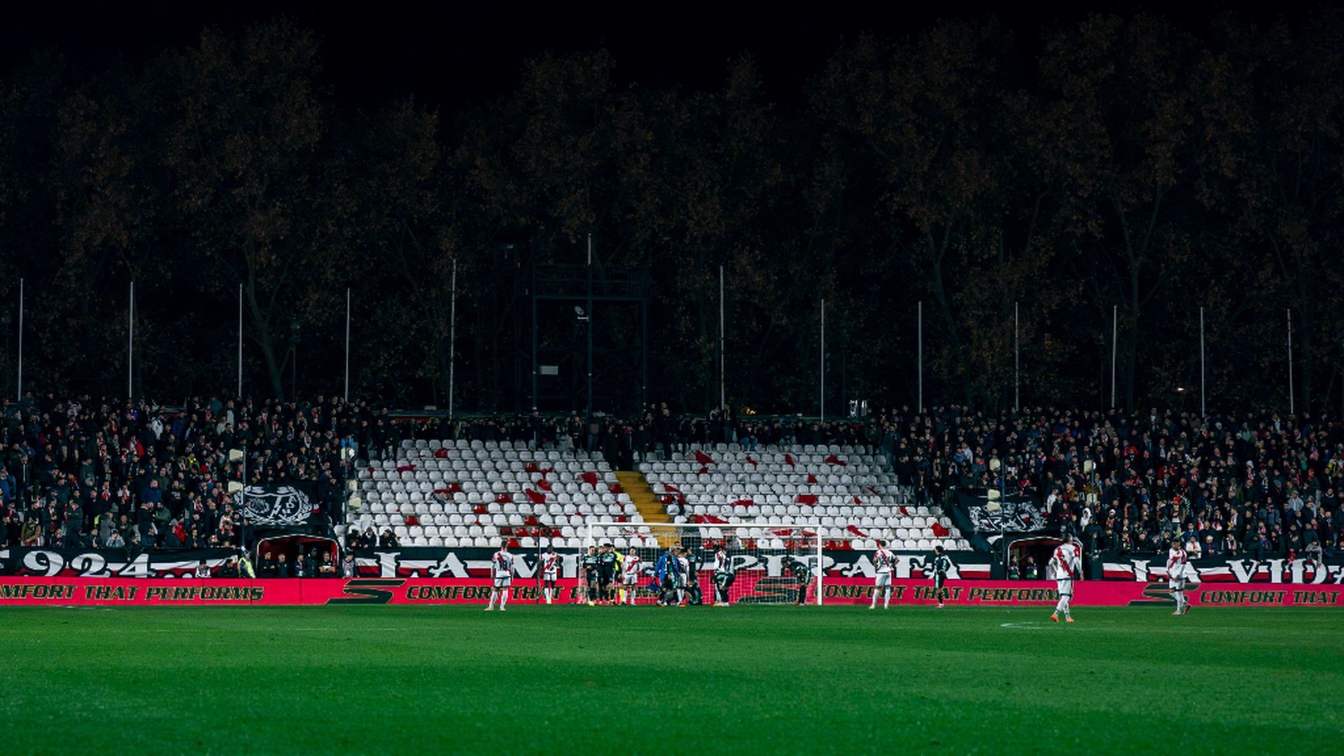 En directo, el Estadio de Vallecas acoge un partido importante del Rayo Vallecano En directo, el Estadio de Vallecas acoge un partido importante del Rayo Vallecano