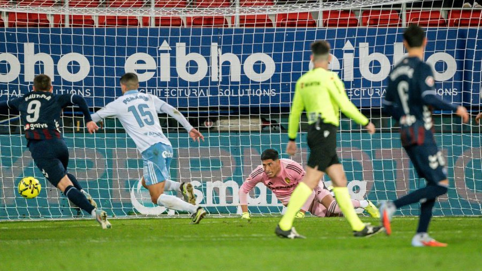 Esteban Andrada, durante el Eibar - Real Zaragoza.