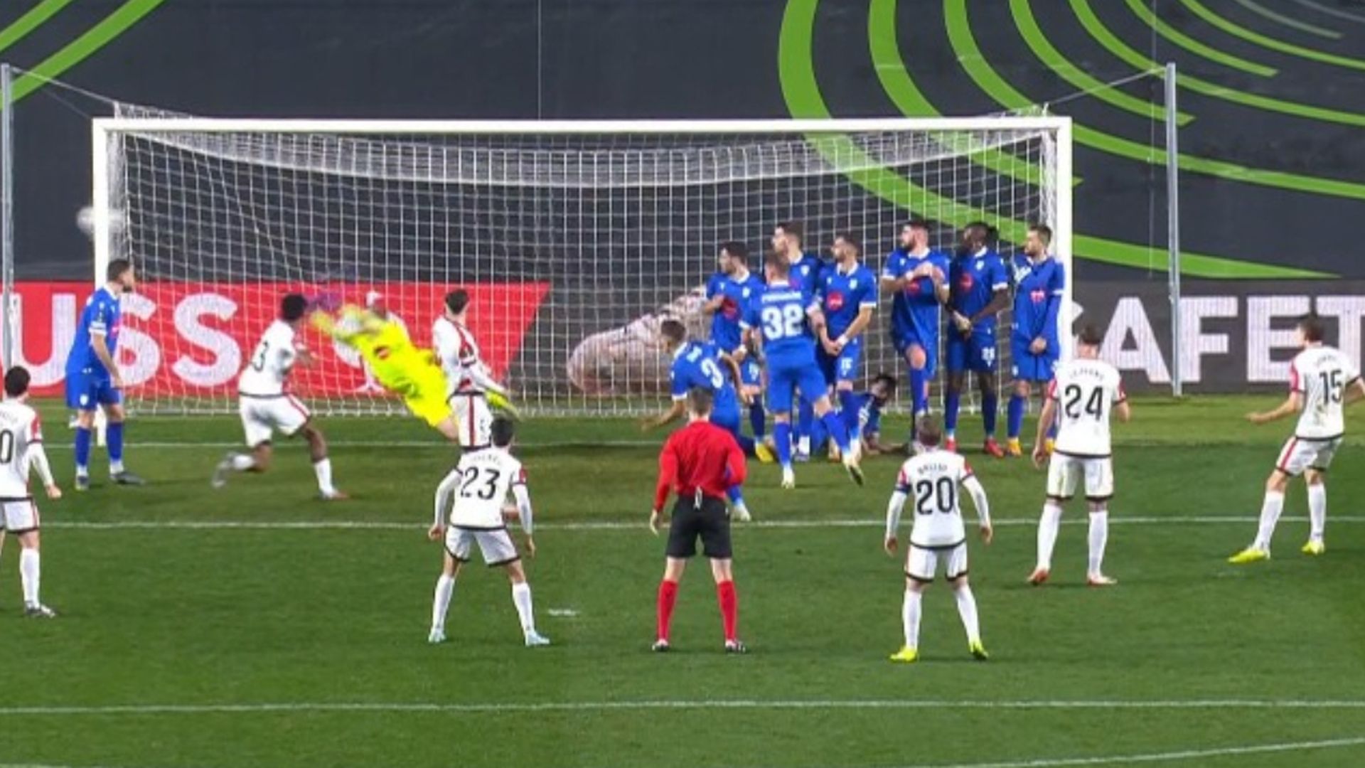 Gumbau anotando la cesión contra el Drita Gumbau anotando la cesión contra el Drita