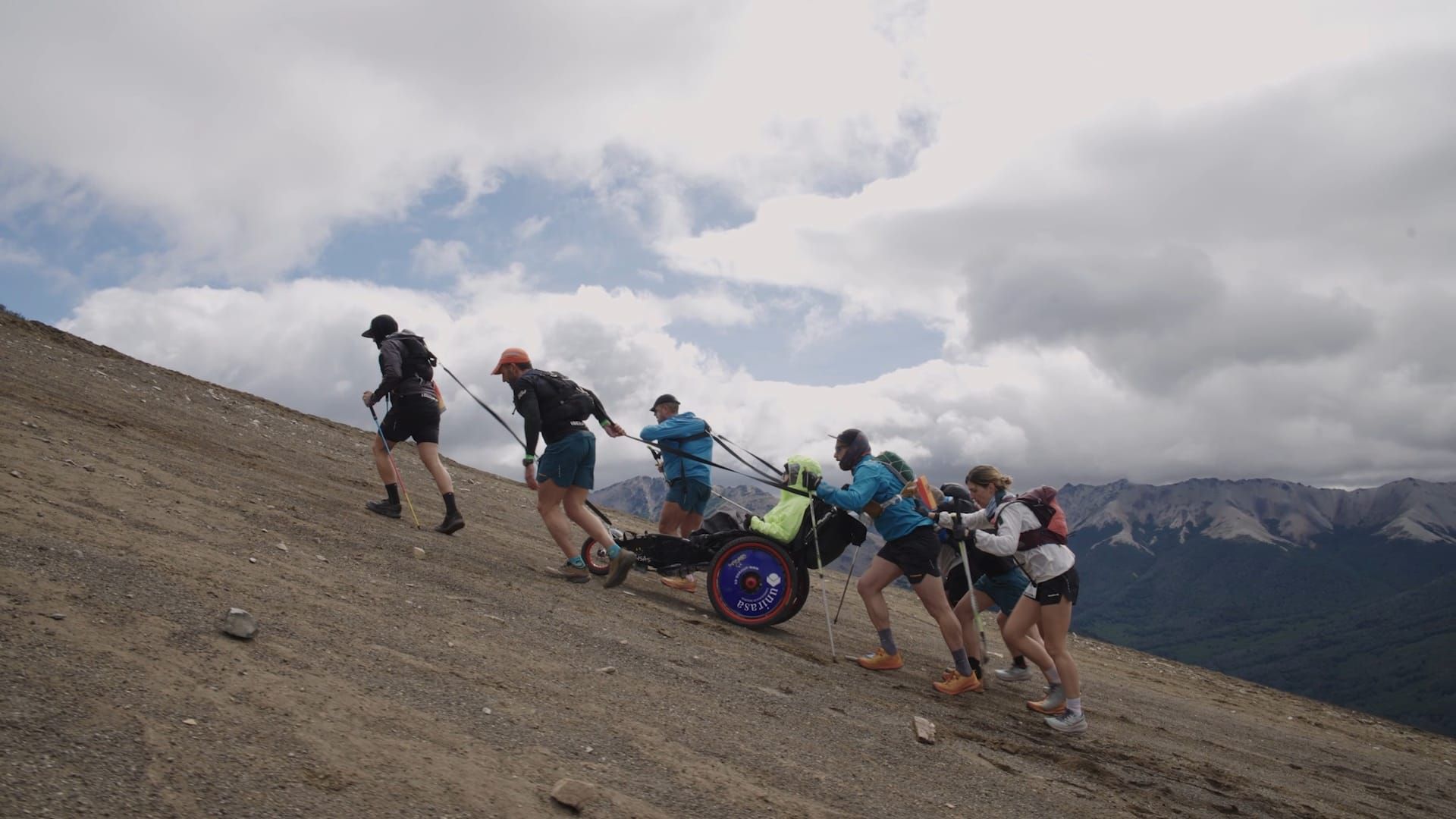 Imagen del recorrido con las sillas adaptadas y el equipo