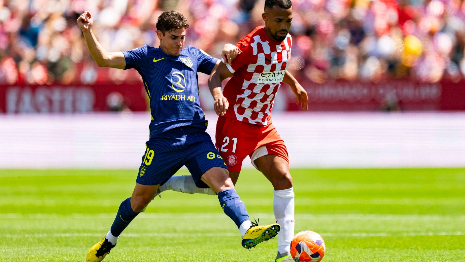 Julián Álvarez y Yangel Herrera en el Girona - Atlético de Madrid