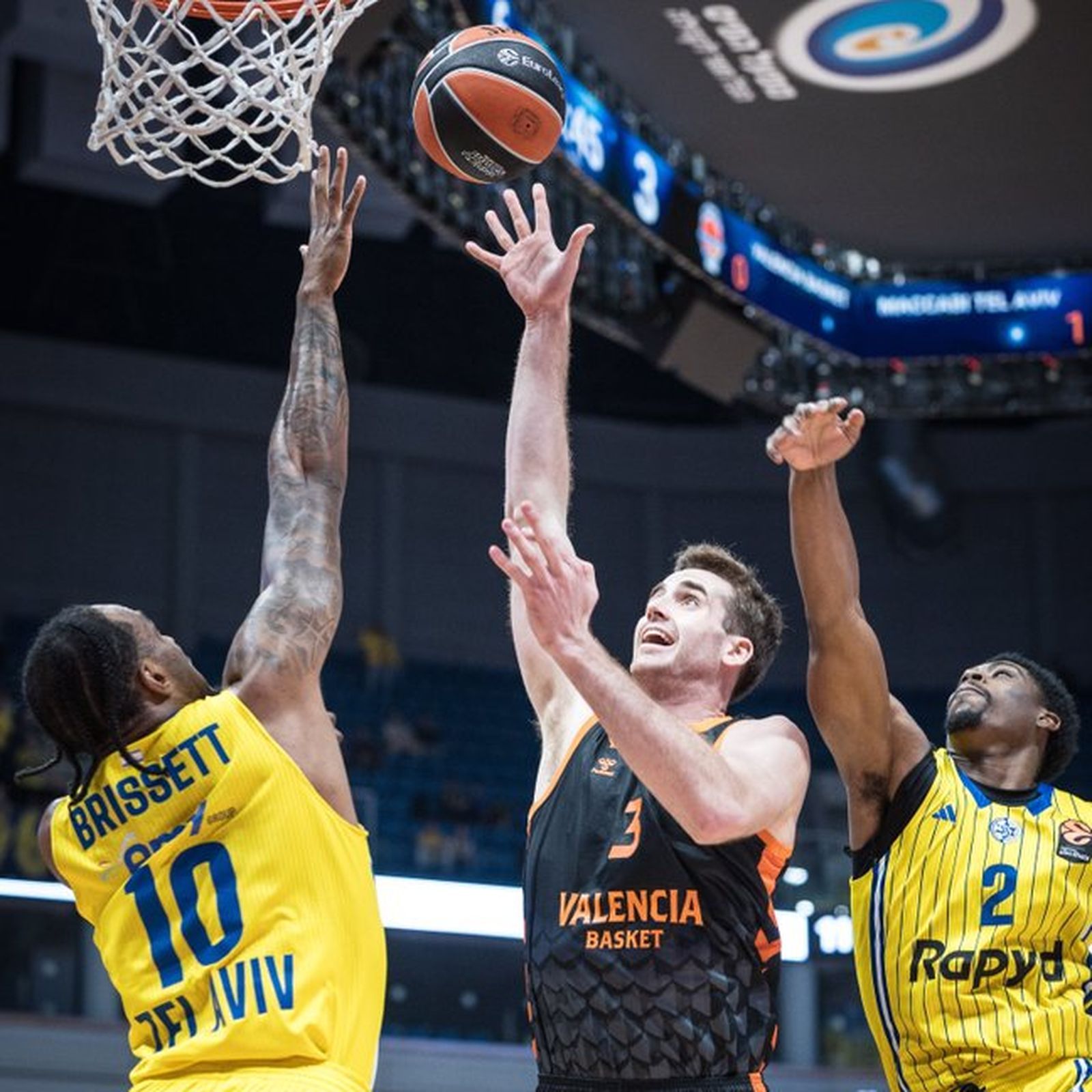 La visita del Valencia Basket a Israel acaba en derrota e "insultos racistas" de sus aficionados (85-82)