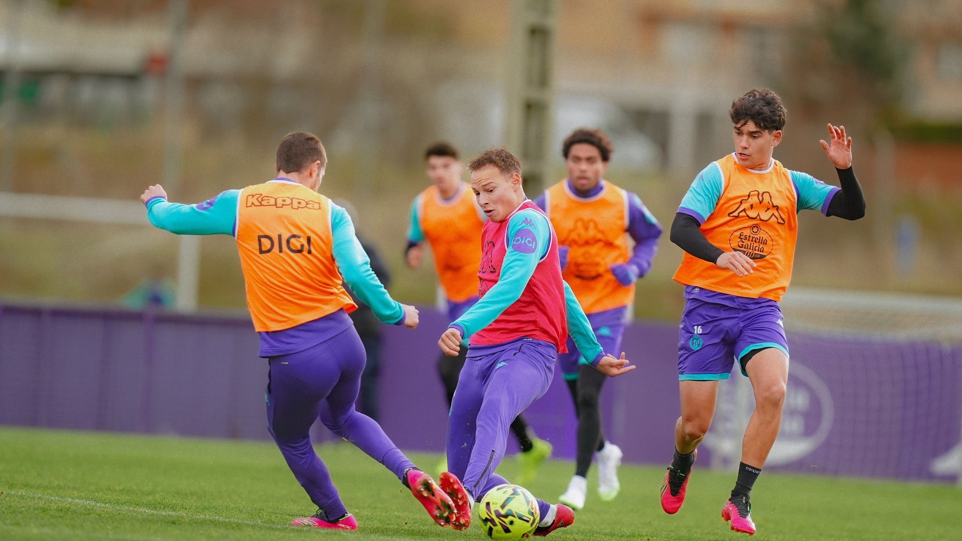 Los jugadores del Real Valladolid entrenan durante esta semana Los jugadores del Real Valladolid entrenan durante esta semana