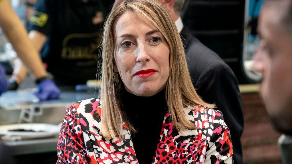 Cesado el chófer de María Guardiola, condenado por violencia de género