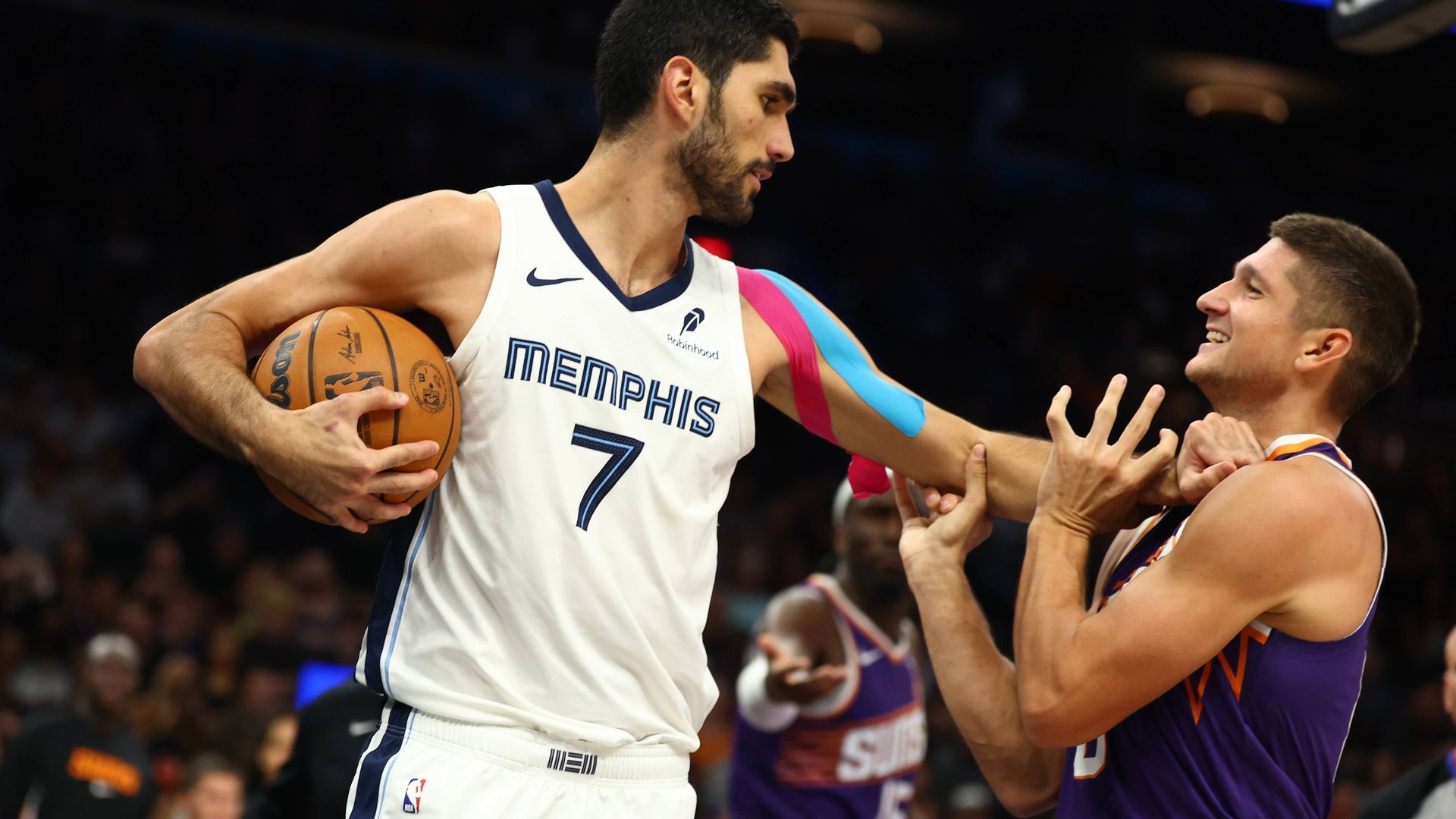 Santi Aldama agrediendo a otro jugador de la NBA Santi Aldama agrediendo a otro jugador de la NBA
