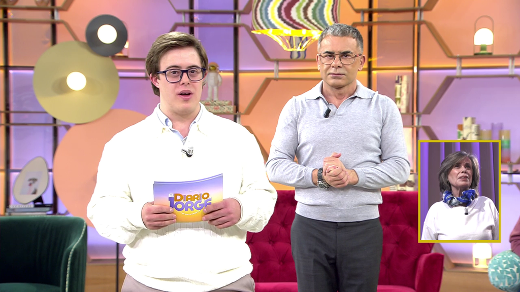 Santi demuestra su faceta de presentador en 'El diario de Jorge' y se lleva una emotiva sorpresa