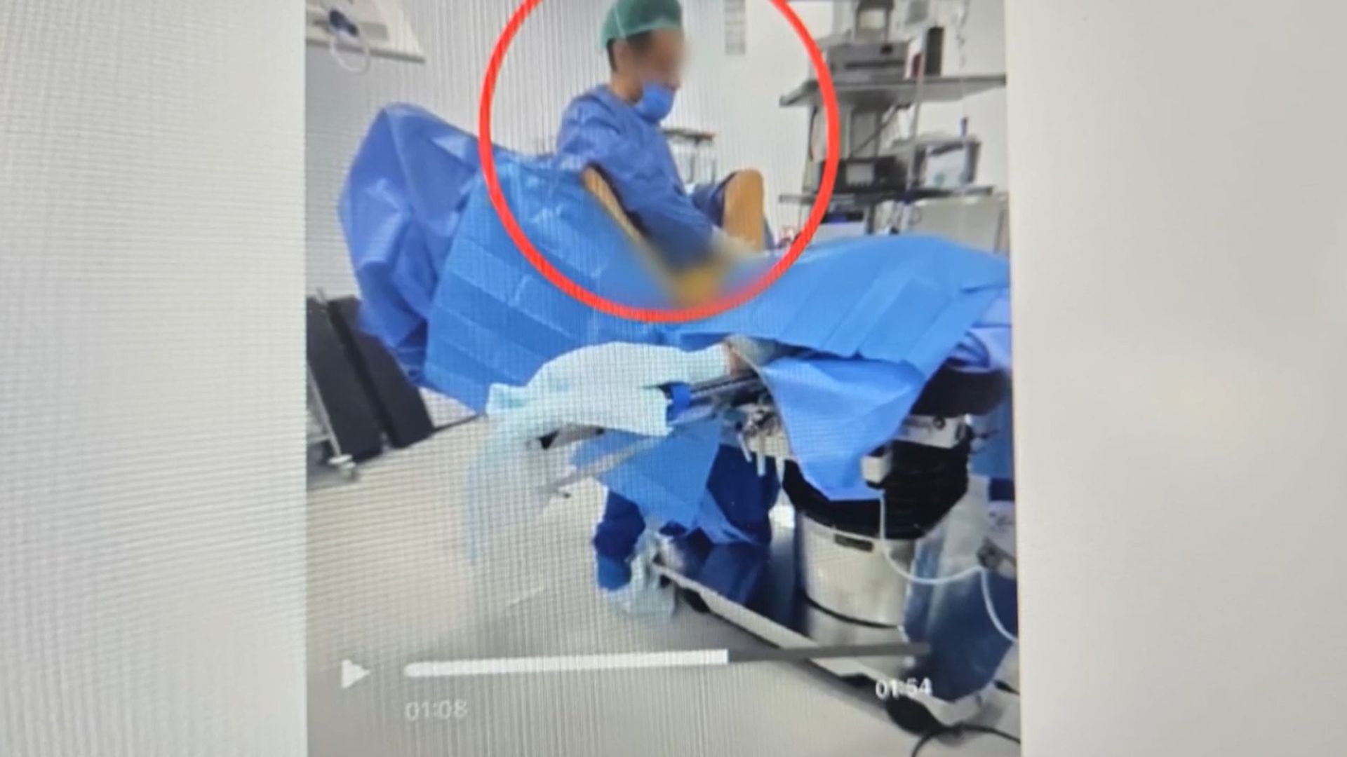 Una enfermera grabó al doctor David, el cirujano de Murcia acusado de agresiones sexuales, al notar movimientos extraños con la paciente sedada