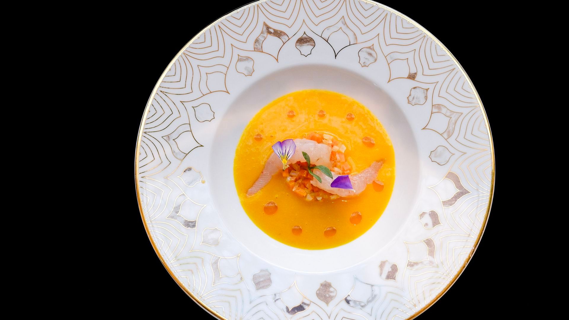 13-Uno de los platos del menú diseñado por los hermanos Ignacio y Carlos Echapresto (2 estrellas Michelin)