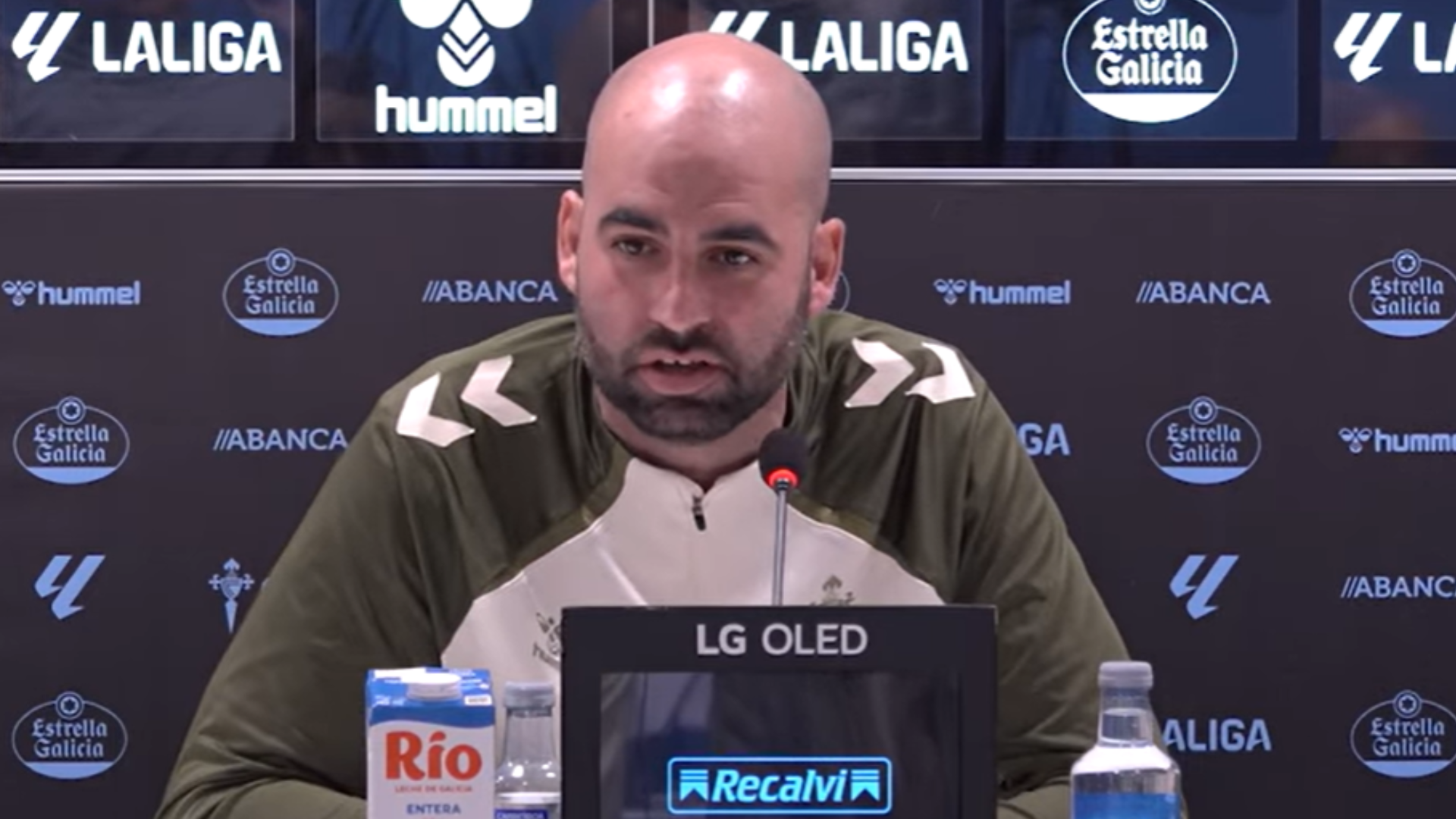 Claudio Giráldez en sala de prensa